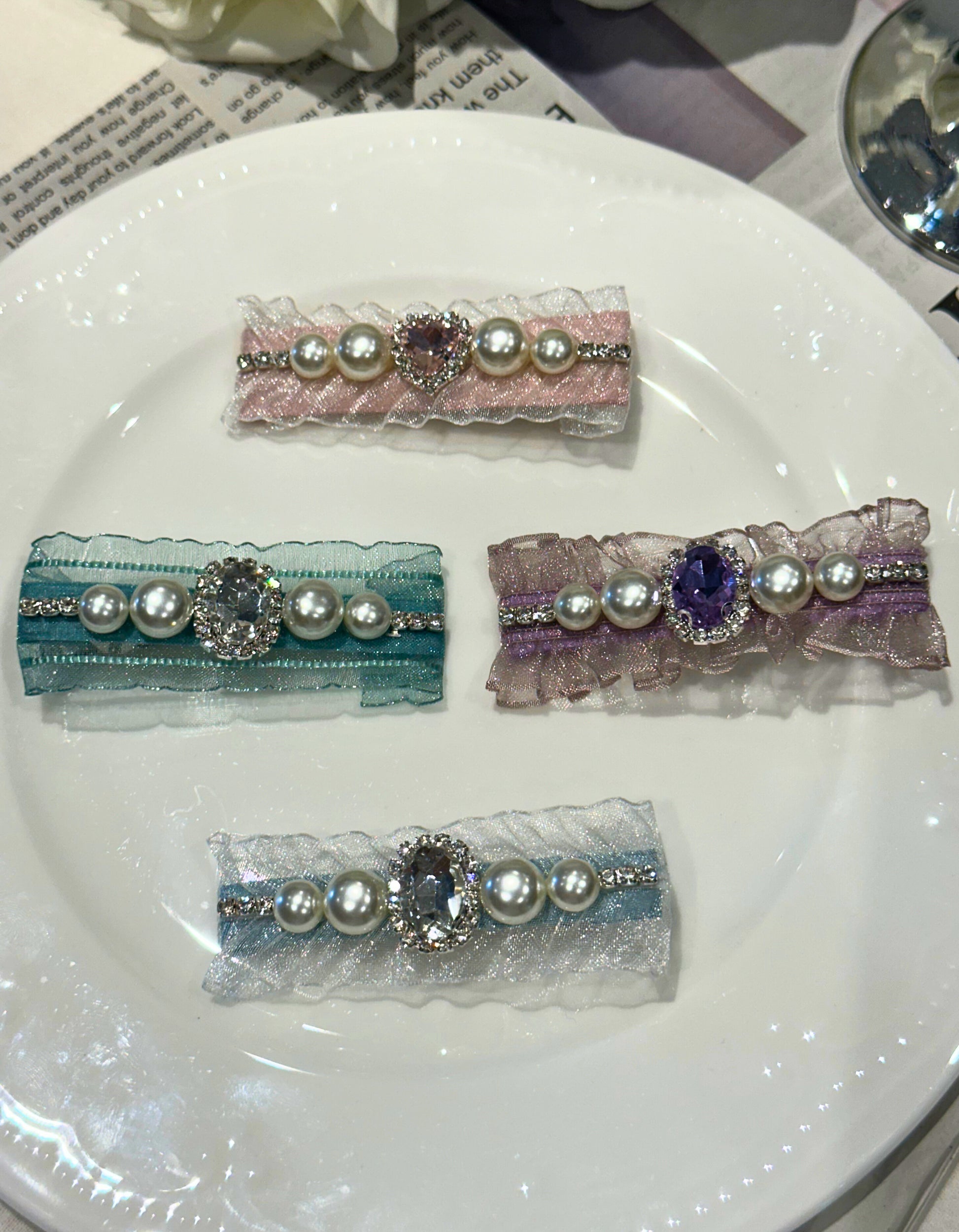 Avril Organza Clip