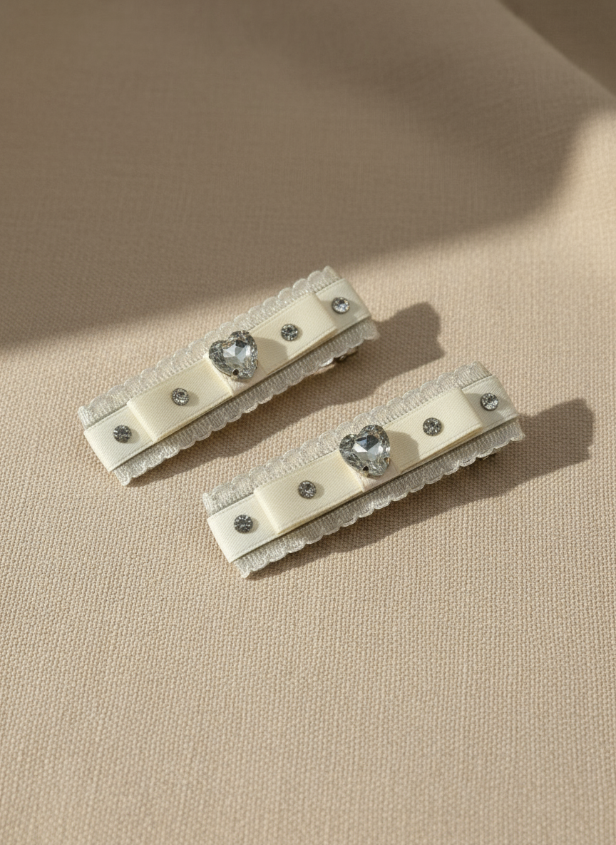 Betty Hearted Flat Bow