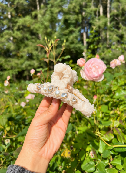 Pince à cheveux en organza ornée de bijoux