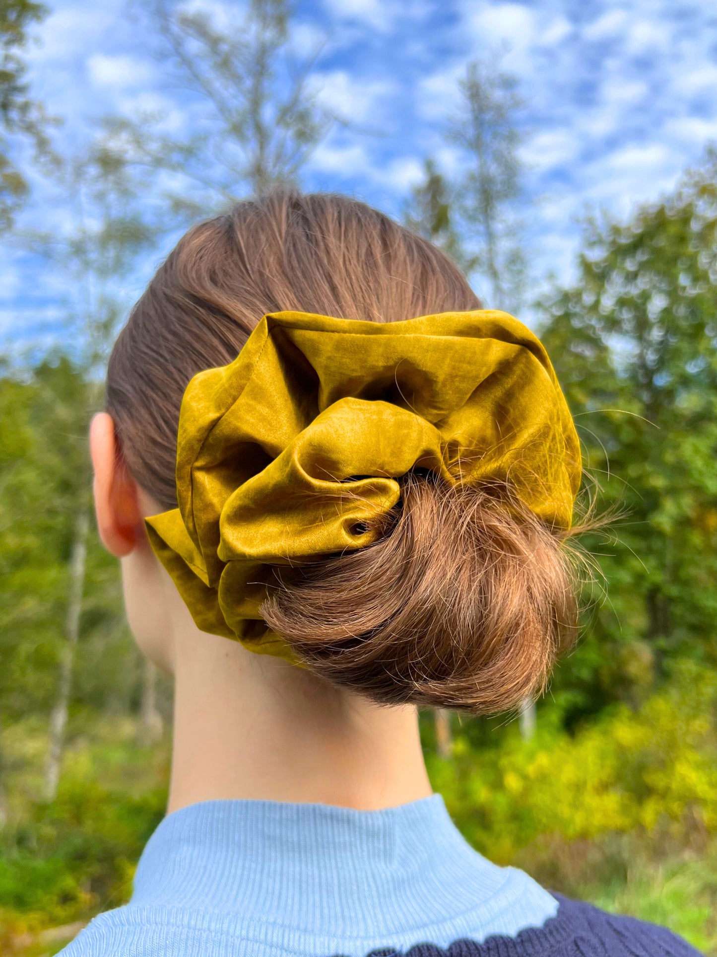 XL Golden Xiang Yun Sha Scrunchies