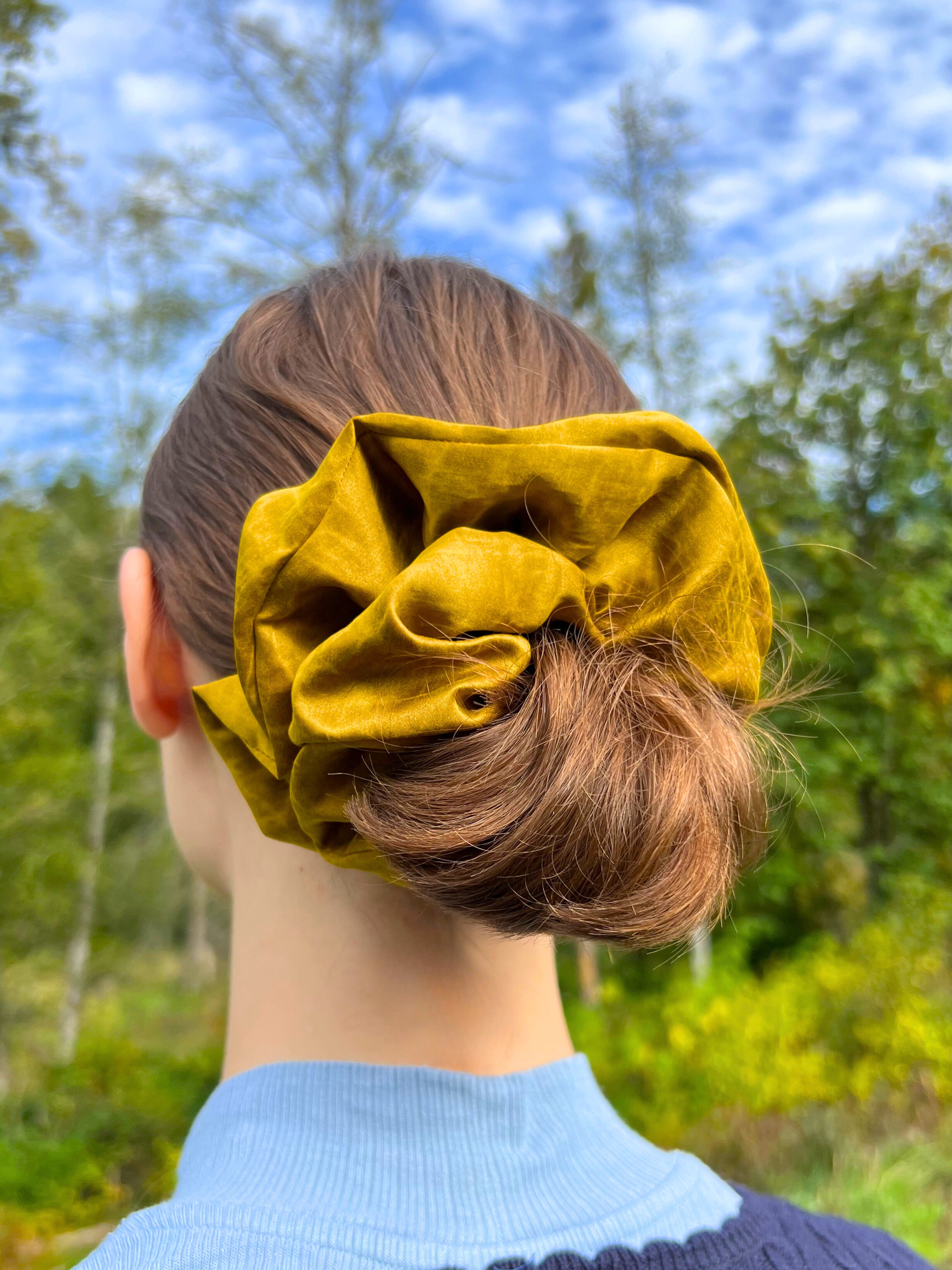 XL Golden Xiang Sun Sha Scrunchies